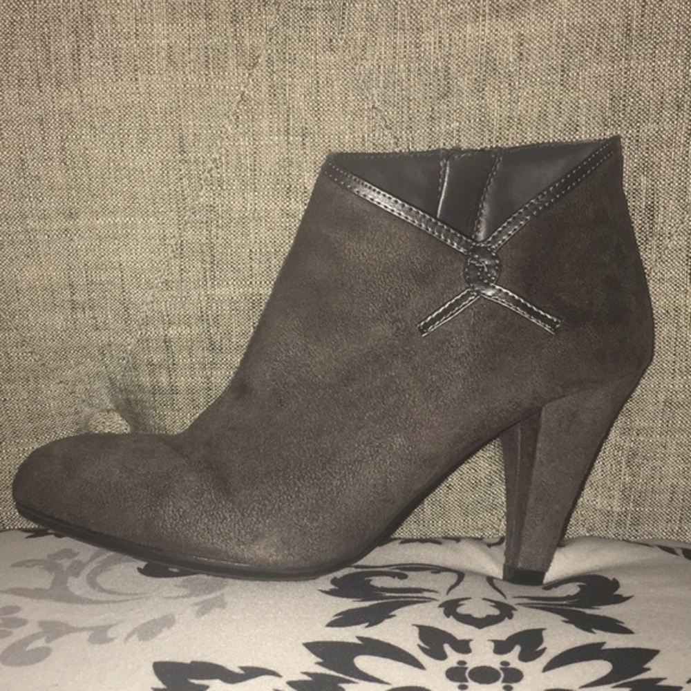 Predictions Suede Bootie Ankle Boots Sz 6.5 6 1/2 Medium Grey Faux Leather Trim
